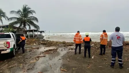 Foto: Efectos del huracán Simón en Michoacán. Protección Civil estatal
